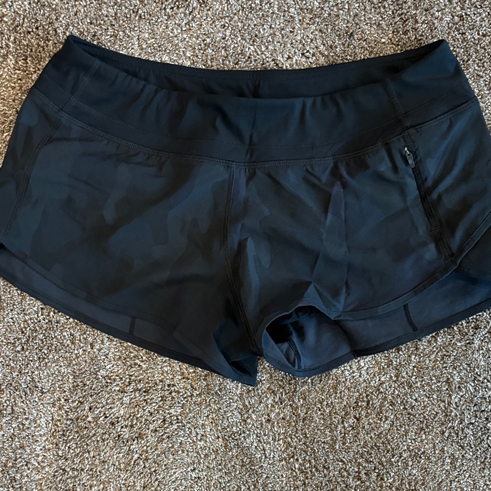 CRZ YOGA Women's Black Camouflage Athletic Shorts